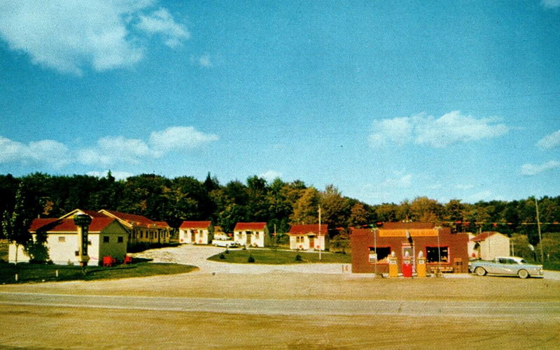 Gustafsons Resort (White Tail Restaurant & Motel) - Vintage Postcard